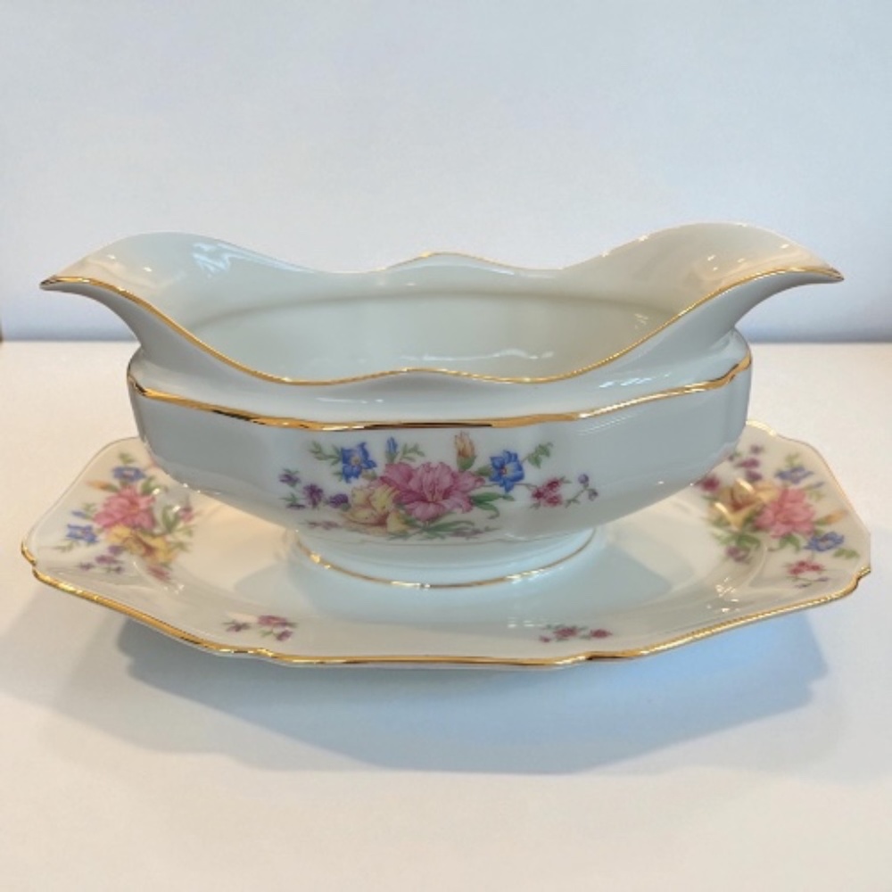 H & C Selb Heinrich Bavaria “Strasbourg” Gravy Boat with Attached Plate
